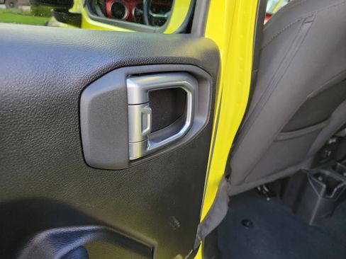 Used 2023 Jeep Wrangler Rubicon w/ Cold Weather Group image 14