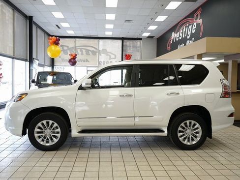 Used 2017 Lexus GX 460 image 3