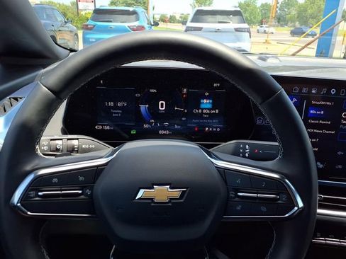 Used 2024 Chevrolet Equinox EV LT AWD/4WD image 10