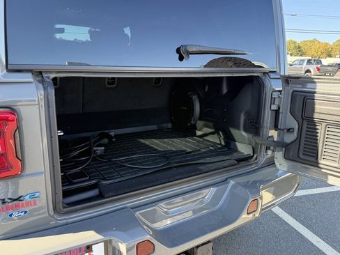 Used 2022 Jeep Wrangler Unlimited Sahara image 5