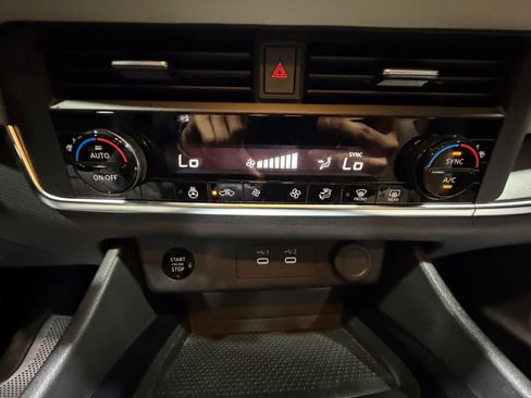 Used 2025 Nissan Rogue SV w/ SV Premium Package image 12