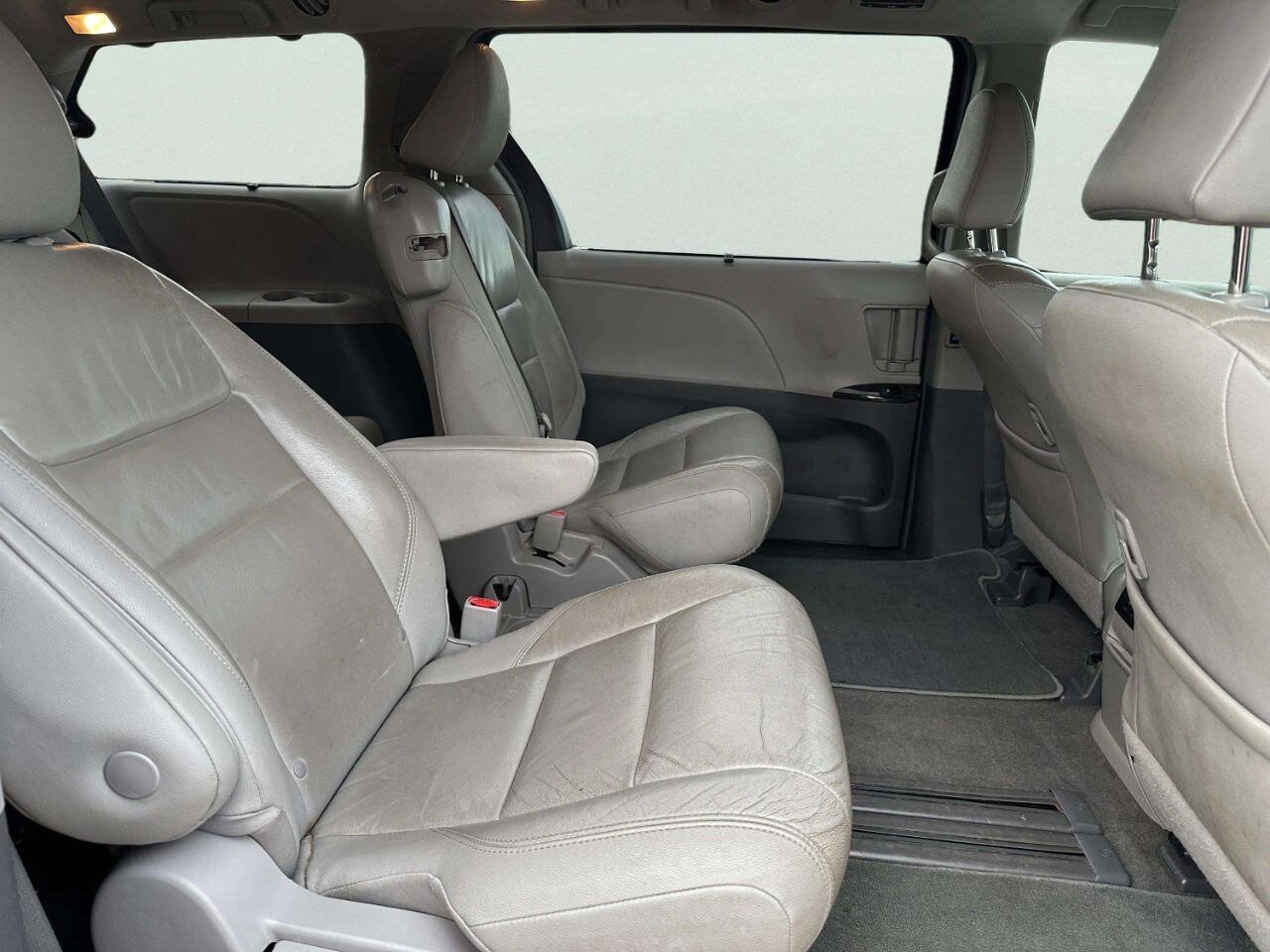 Used 2018 Toyota Sienna XLE w/ XLE Navigation Package FWD image 21
