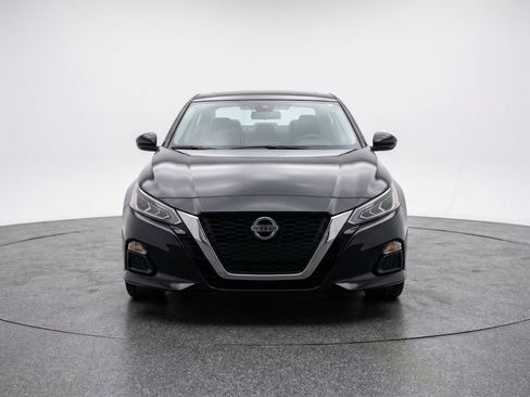 Used 2025 Nissan Altima 2.5 SV FWD image 2