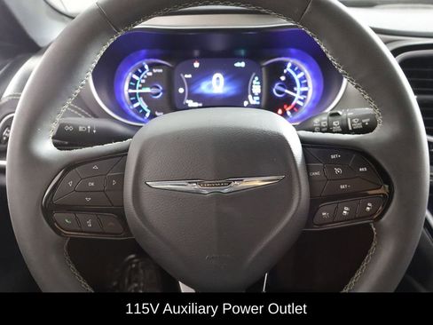 Used 2022 Chrysler Pacifica Limited w/ Uconnect Theater Family Group FWD image 20