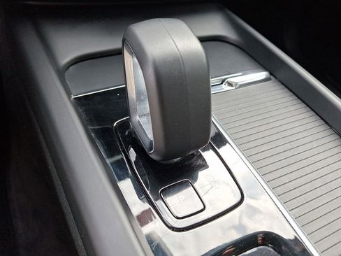 Certified 2023 Volvo XC60 B5 Core w/ Climate Package image 15