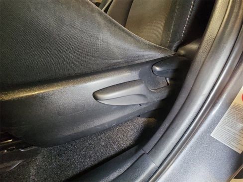 Used 2013 Toyota RAV4 XLE image 13