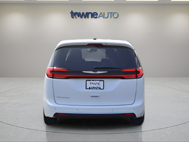 Used 2025 Chrysler Pacifica Select FWD image 7