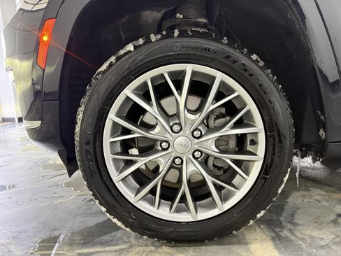 Used 2022 Jeep Grand Cherokee L Summit w/ Luxury Tech Group V image 29