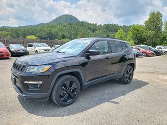 Used 2021 Jeep Compass Latitude image 1