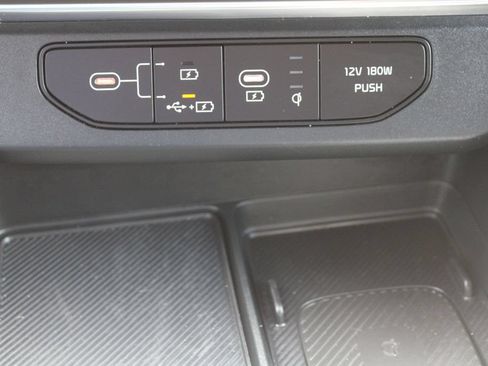 Used 2025 Kia Carnival EX FWD image 47