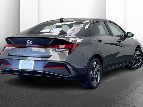 Used 2025 Hyundai Elantra Sport image 10