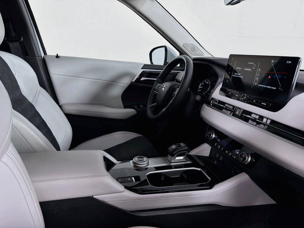 Used 2025 Mitsubishi Outlander SE FWD image 35