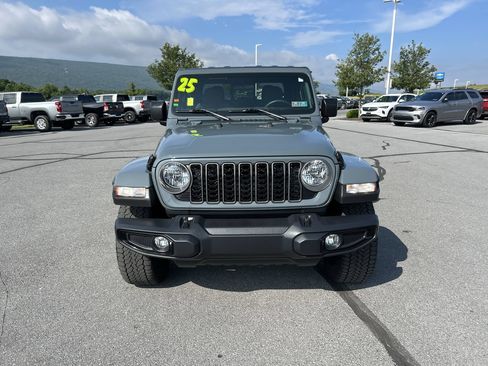 Used 2025 Jeep Gladiator Overland AWD/4WD image 2