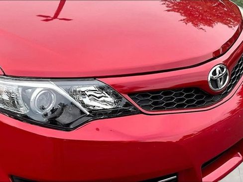 Used 2014 Toyota Camry SE w/ Moonroof Package FWD image 28