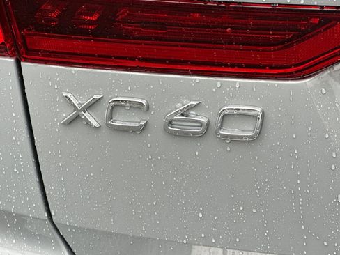 New 2026 Volvo XC60 B5 Ultra w/ Protection Package Premier AWD/4WD image 12