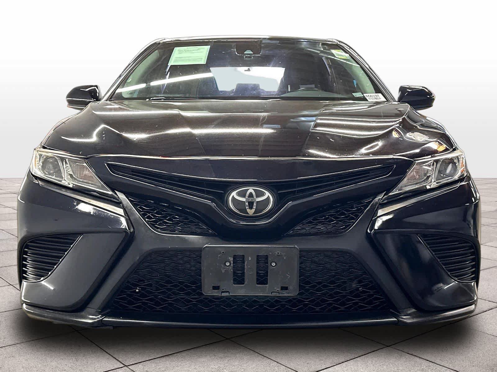 Used 2020 Toyota Camry SE FWD image 3