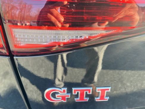 Used 2019 Volkswagen GTI SE image 42