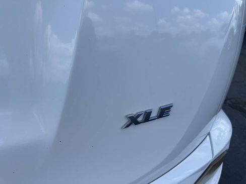 Used 2017 Toyota RAV4 XLE FWD image 10
