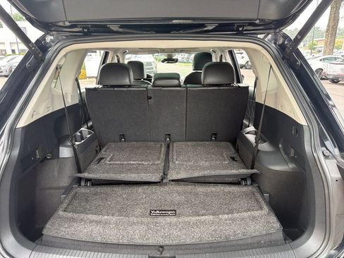 Used 2022 Volkswagen Tiguan SE w/ Panoramic Sunroof Package FWD image 39
