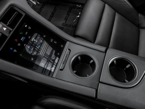 Used 2022 Porsche Taycan image 34