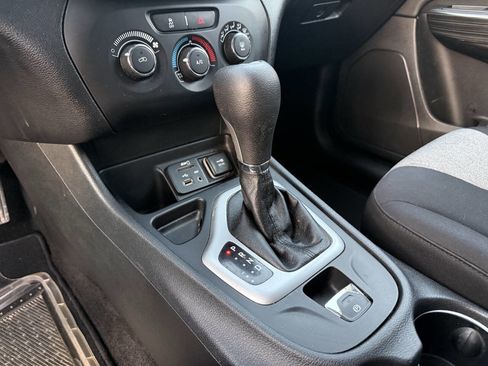 Used 2014 Jeep Cherokee Sport image 10