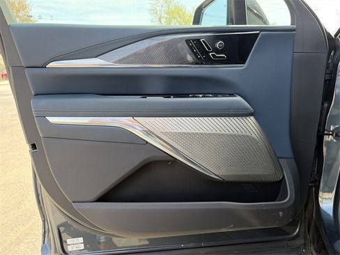 Used 2025 Cadillac Escalade IQ Sport 2 w/ LPO, ONYX Package image 17