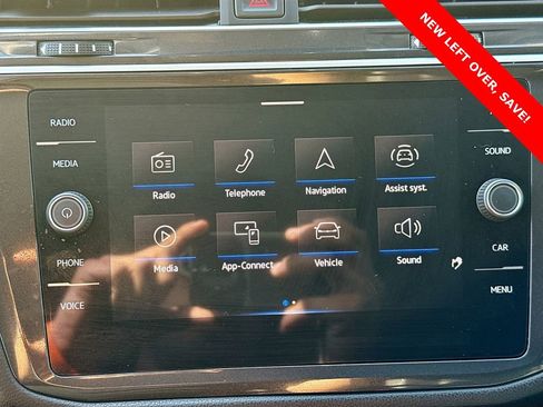Used 2024 Volkswagen Tiguan SE image 14