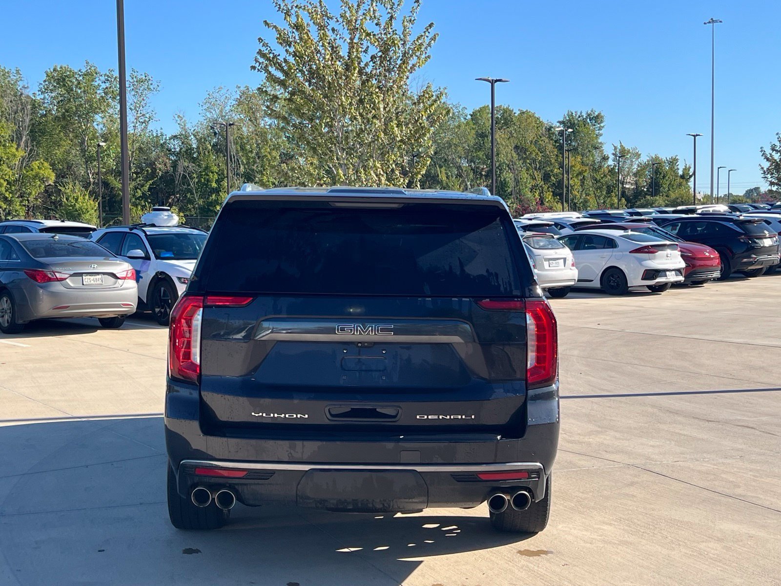 Used 2023 GMC Yukon Denali Ultimate AWD/4WD image 10
