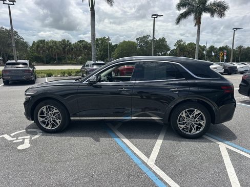 Certified 2025 Genesis GV70 2.5T w/ Select Package AWD/4WD image 10