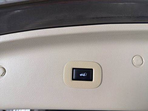 Used 2016 INFINITI QX80 Luxe w/ 22" Wheel Package image 10