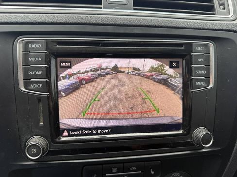 Used 2018 Volkswagen Jetta SE FWD image 21