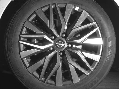 Used 2025 Nissan Altima 2.5 SV FWD image 12