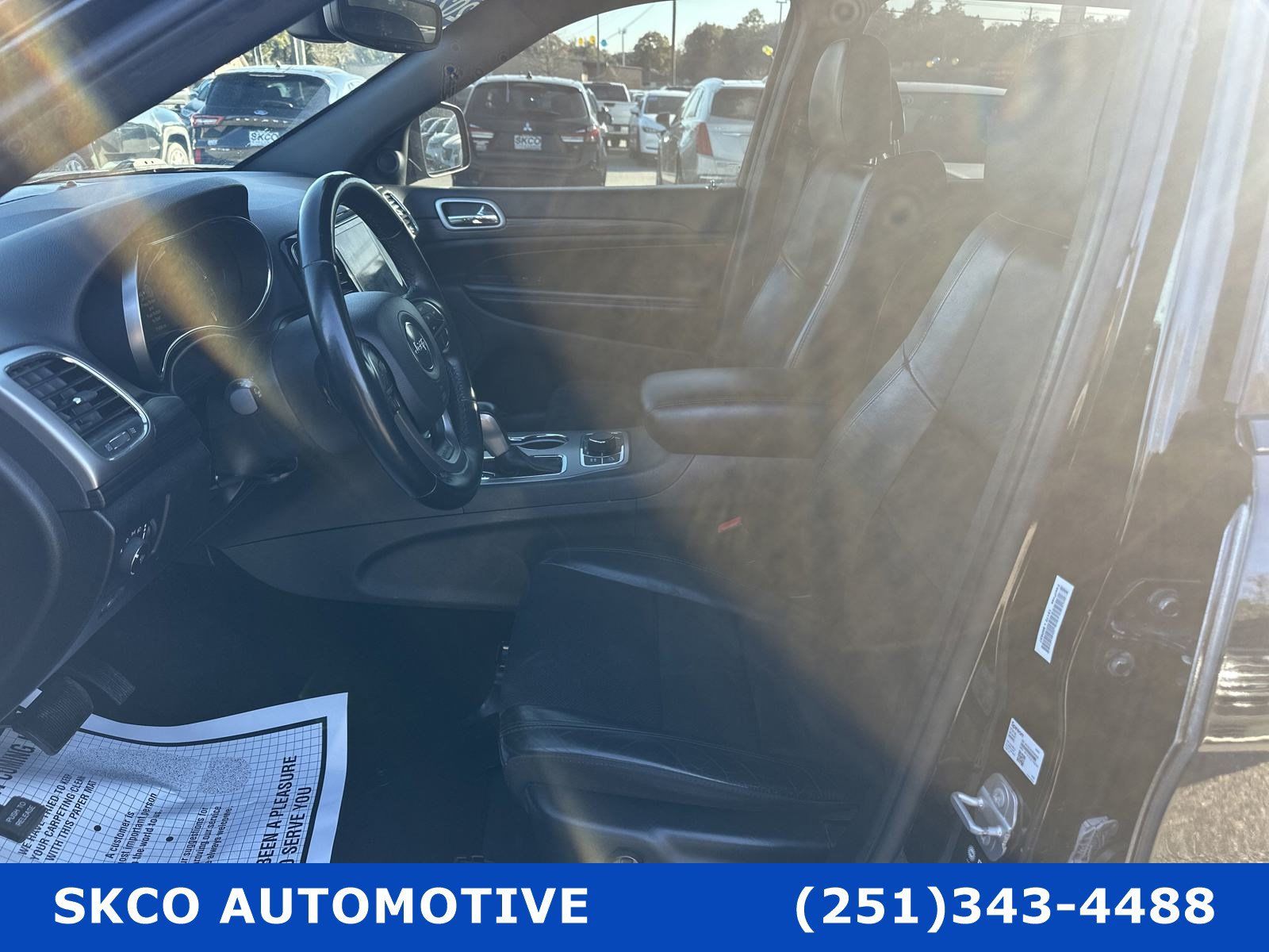 Used 2022 Jeep Grand Cherokee Laredo X AWD/4WD image 11