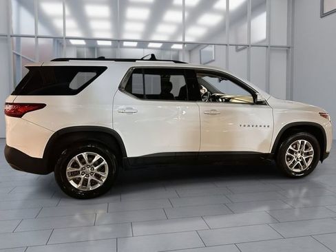 Used 2021 Chevrolet Traverse LT image 2