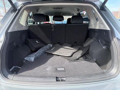 Used 2022 Volkswagen Tiguan SE AWD/4WD image 11