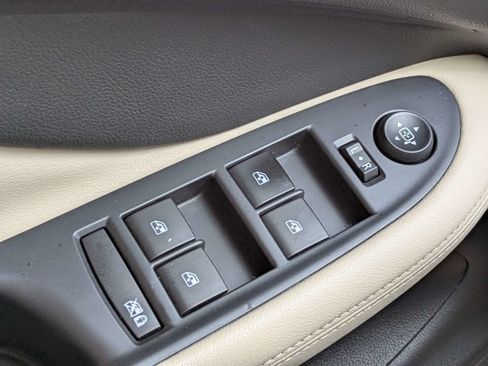 Used 2020 Buick Envision Essence w/ Experience Buick Package FWD image 27