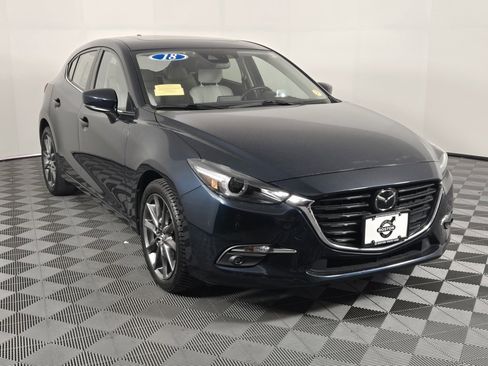 Used 2018 MAZDA MAZDA3 Grand Touring w/ Premium Equipment Package image 2