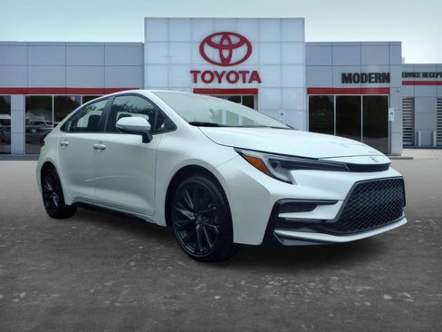 Used 2026 Toyota Corolla SE FWD image 8