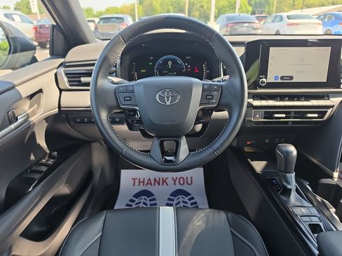 Used 2025 Toyota Camry SE FWD image 20