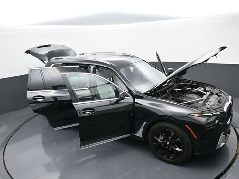 Used 2025 BMW X7 xDrive40i w/ Premium Package image 39