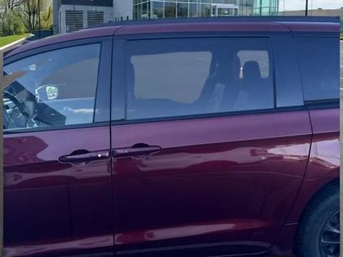 Used 2020 Chrysler Pacifica Touring-L w/ Advanced Safetytec Group AWD/4WD image 8