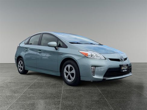 Used 2015 Toyota Prius Four FWD image 8
