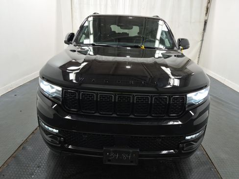 Used 2023 Jeep Wagoneer Series II AWD/4WD image 8