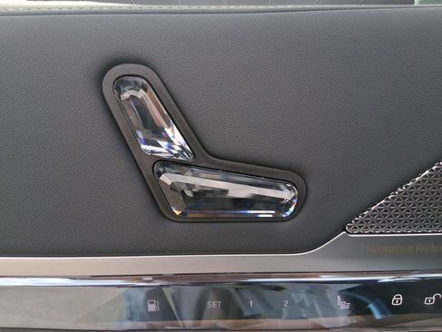 New 2026 BMW 750e xDrive image 22