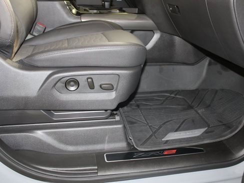 Used 2025 Chevrolet Silverado 1500 ZR2 w/ Technology Package image 11