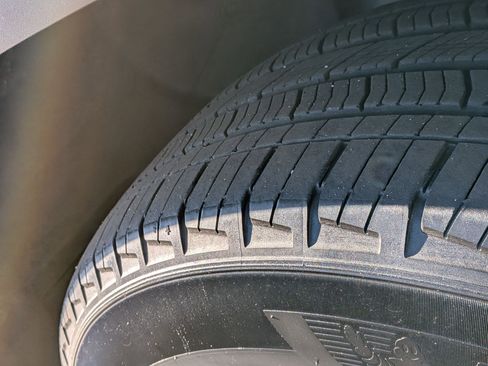 Used 2024 Jeep Grand Cherokee L Limited w/ Luxury Tech Group II image 10