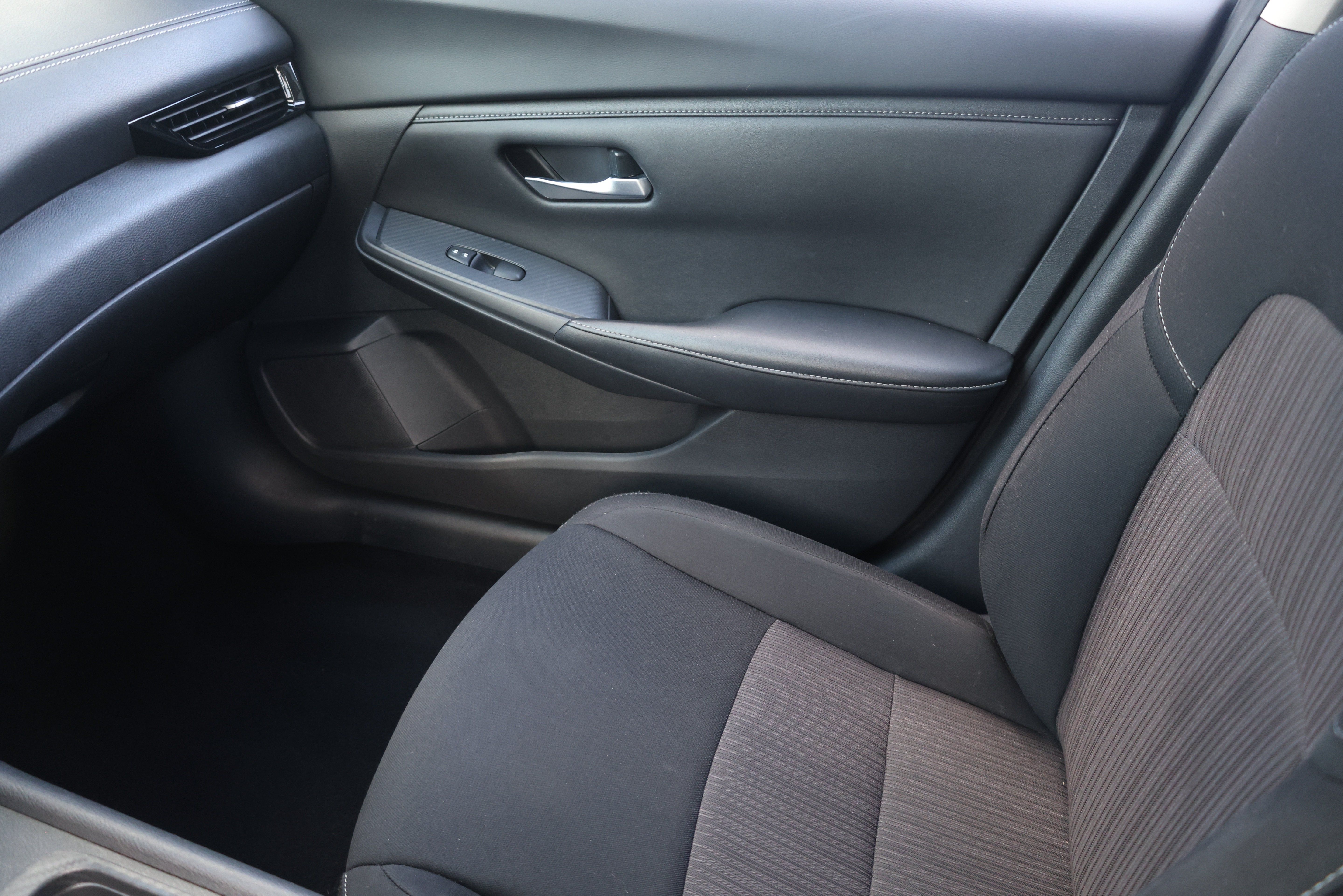 Used 2024 Nissan Sentra SV FWD image 11