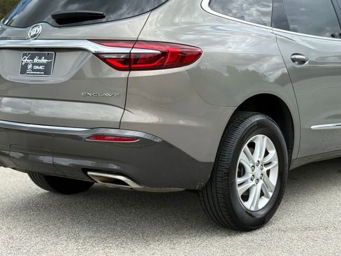 Used 2019 Buick Enclave Essence FWD image 21