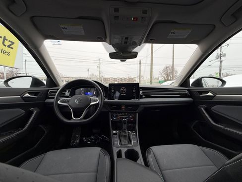 Used 2025 Volkswagen Jetta SE image 32