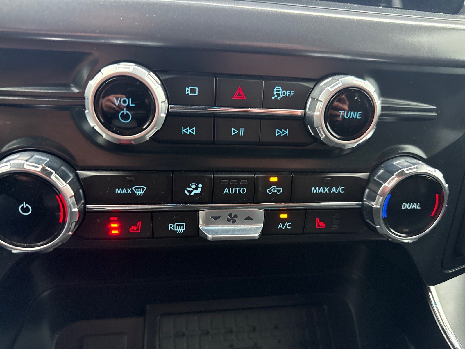Used 2025 Ford F150 XLT w/ Equipment Group 303A High AWD/4WD image 14